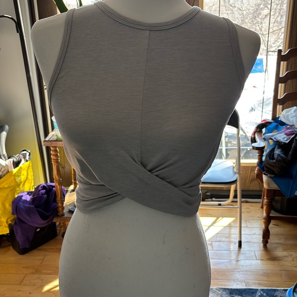 Gray Sleeveless Twist Top yogoliciouslux